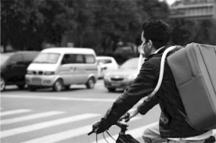  老外自制便攜式空氣凈化器引發(fā)圍觀，專業(yè)人士給出結(jié)論還不如這個東西